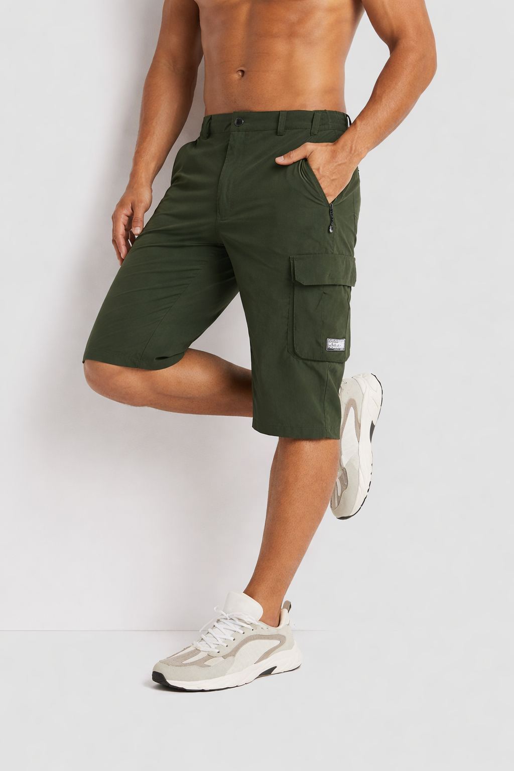 Men’s Cargo Knee-Length Shorts with Multiple Pockets