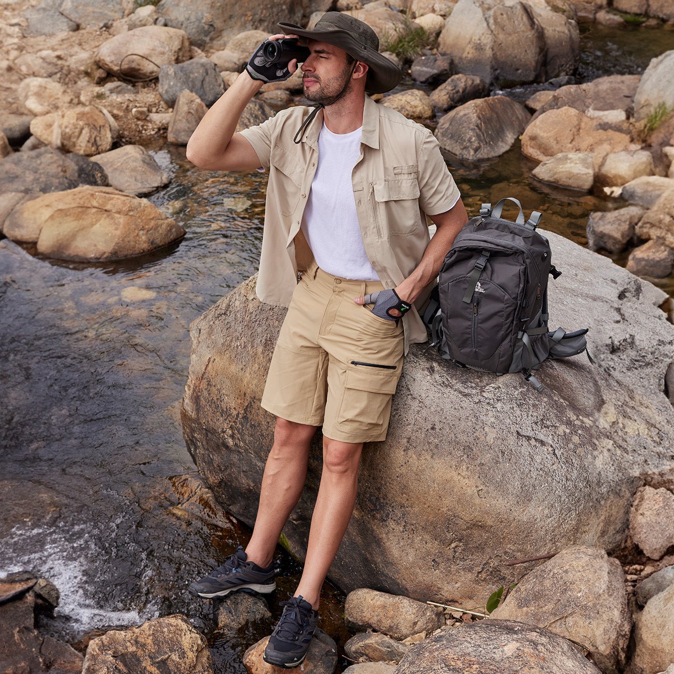 Men’s Knee-Length Cargo Shorts with Elastic Side Panels