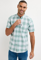 Men’s Plaid Short Sleeve Button-Up Shirt With Chest Pocket
