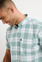 Men’s Plaid Short Sleeve Button-Up Shirt With Chest Pocket