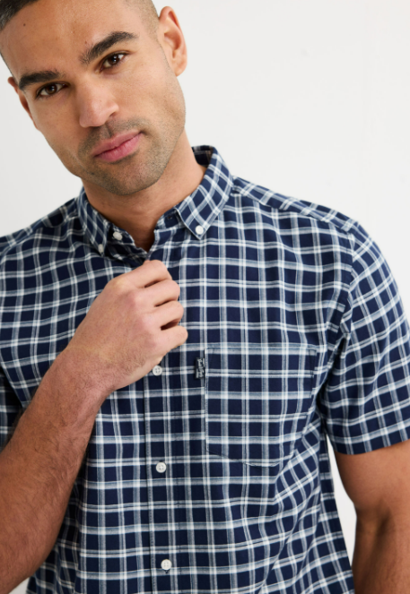 Men’s Plaid Short Sleeve Button-Up Shirt With Chest Pocket