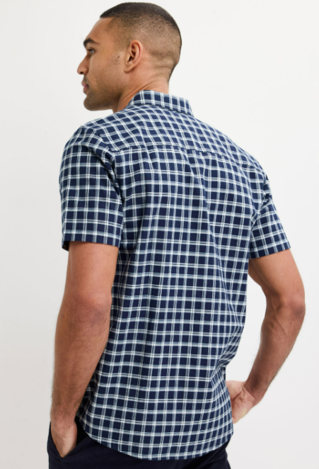 Men’s Plaid Short Sleeve Button-Up Shirt With Chest Pocket