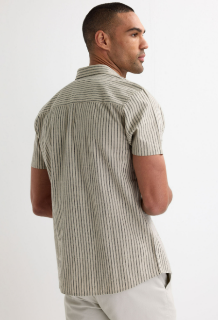 Men’s Vertical Stripe Short Sleeve Button-Up Shirt With Dual Chest Pockets