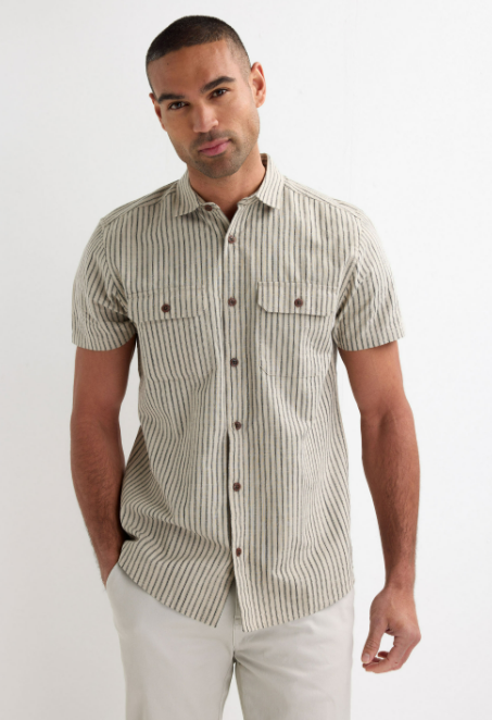 Men’s Vertical Stripe Short Sleeve Button-Up Shirt With Dual Chest Pockets