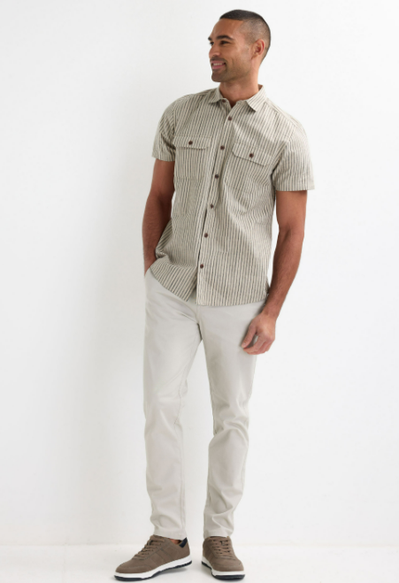 Men’s Vertical Stripe Short Sleeve Button-Up Shirt With Dual Chest Pockets