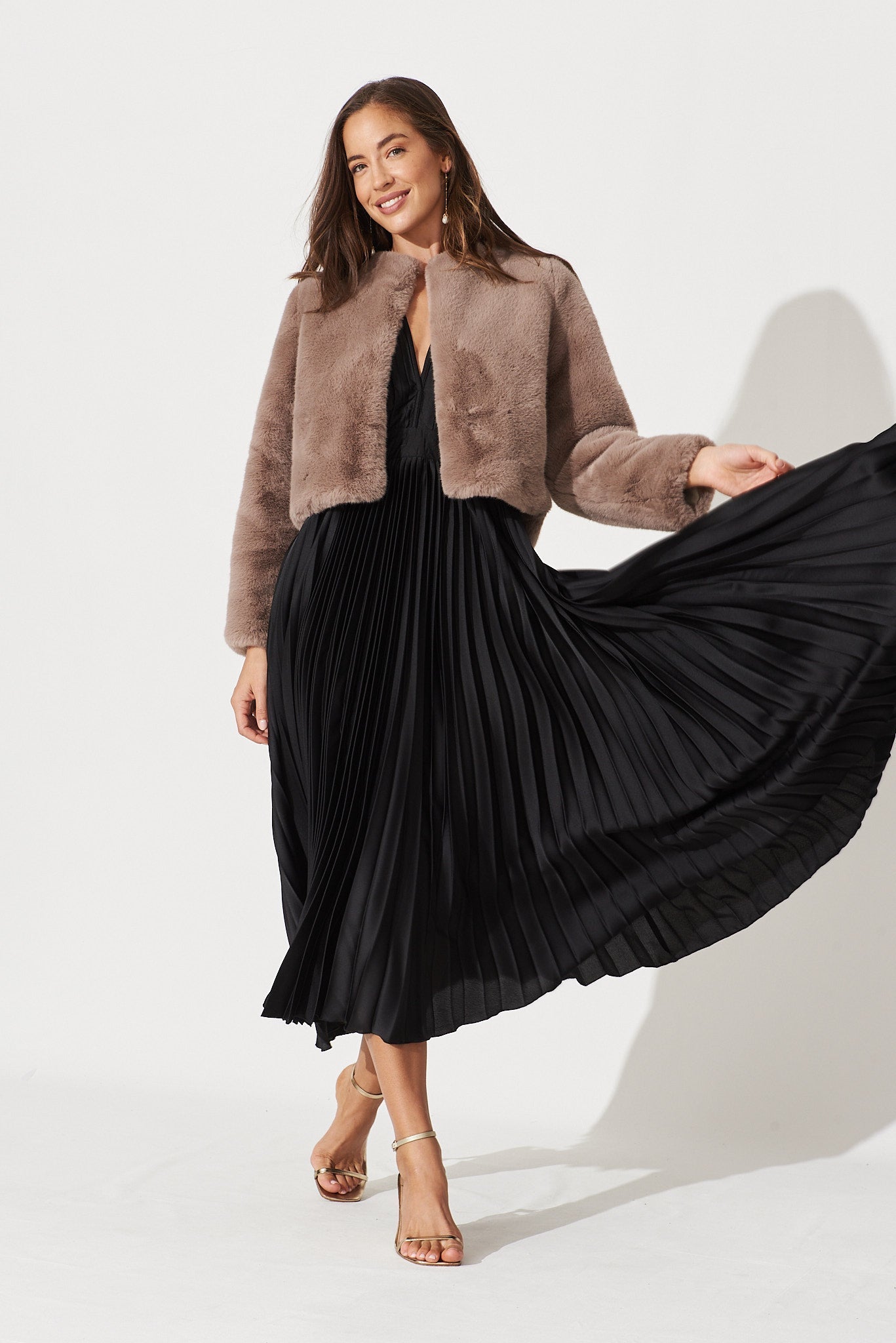 Women’s Deep V Pleated Cap Sleeve Midi Dress