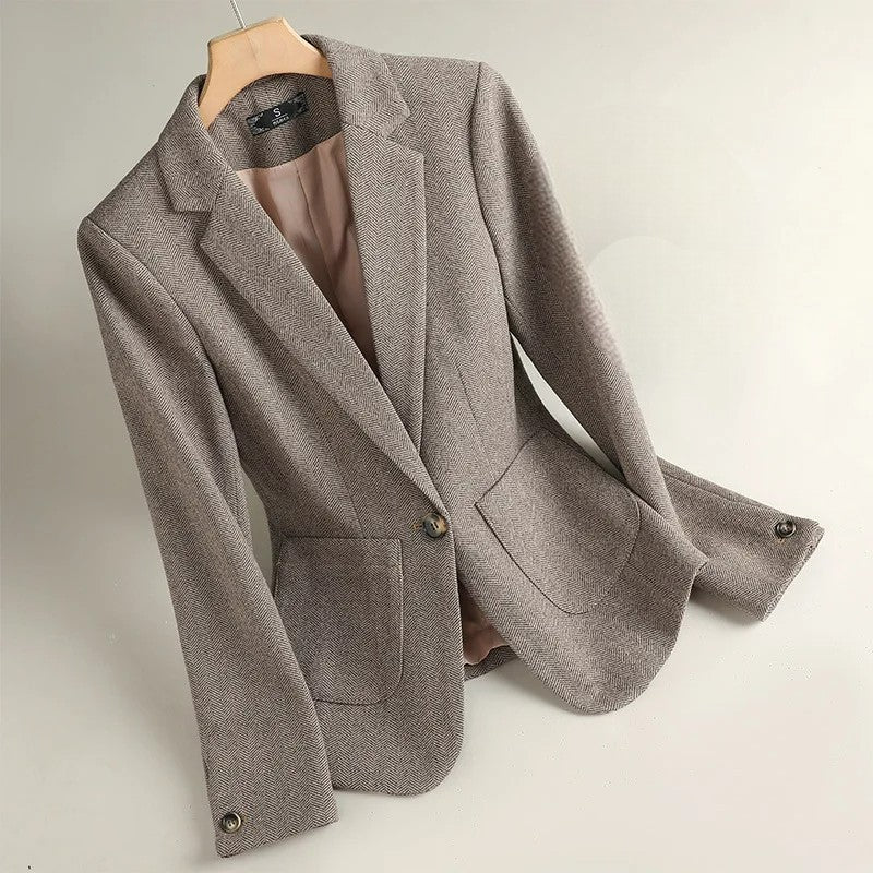 Women’s Tailored Single-Button Blazer with Notch Lapel and Patch Pockets