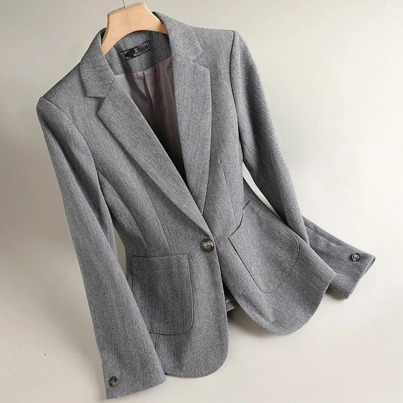 Women’s Tailored Single-Button Blazer with Notch Lapel and Patch Pockets